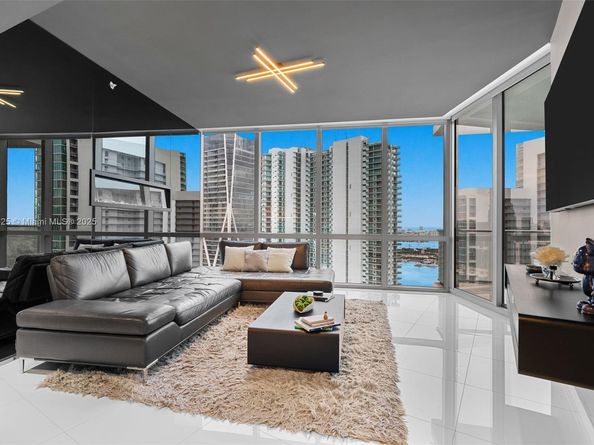 851 NE 1st Ave 4303, Miami FL 33132