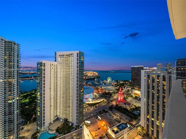 851 NE 1st Ave 4303, Miami FL 33132