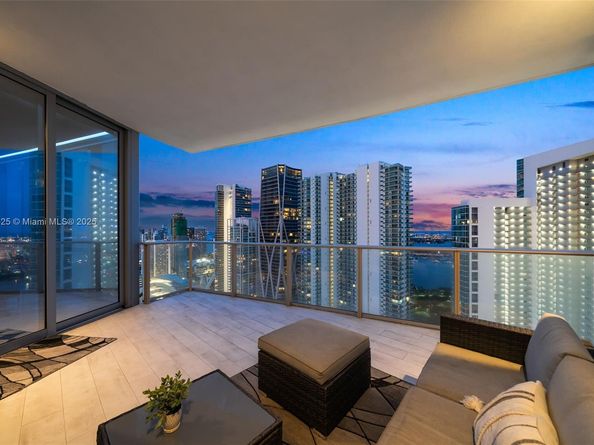 851 NE 1st Ave 4303, Miami FL 33132
