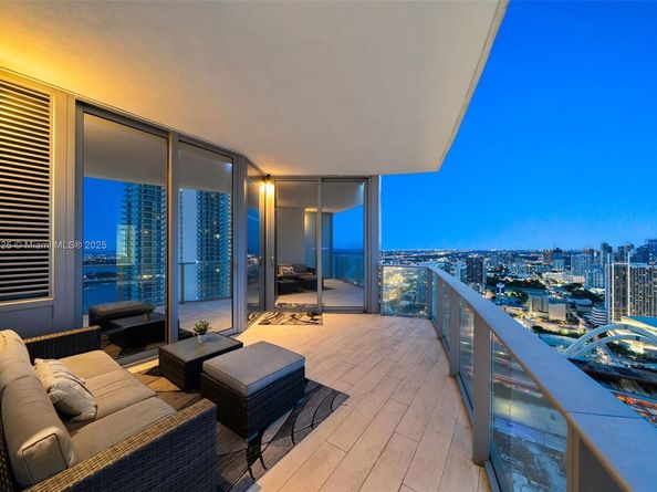 851 NE 1st Ave 4303, Miami FL 33132