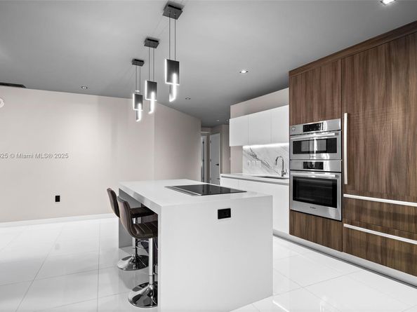 851 NE 1st Ave 4303, Miami FL 33132