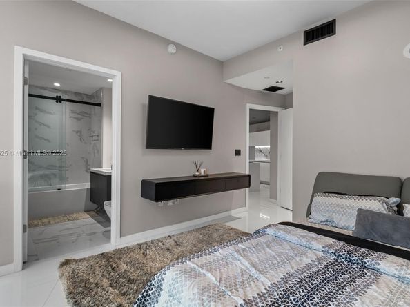 851 NE 1st Ave 4303, Miami FL 33132