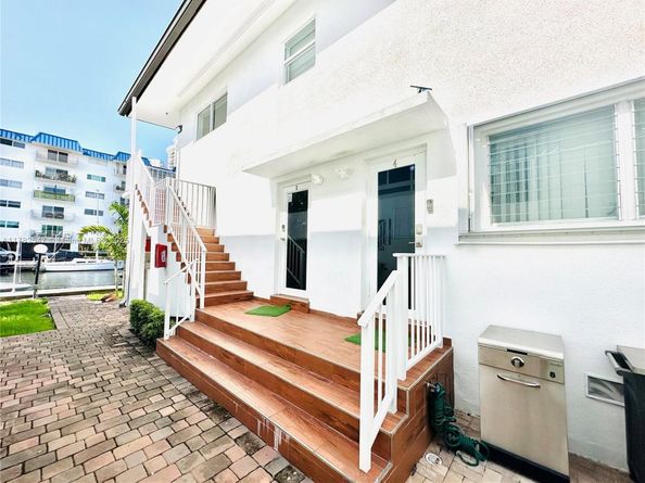 3751 NE 170th St 4, North Miami Beach FL 33160