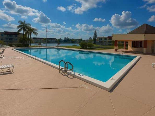 8020 N Sunrise Lakes Dr 112, Sunrise FL 33322
