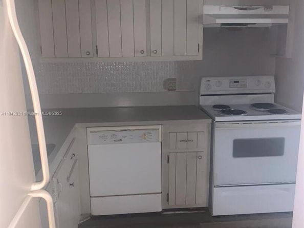 2025 NE 164th St 606, North Miami Beach FL 33162
