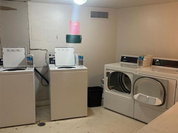2025 NE 164th St 606, North Miami Beach FL 33162