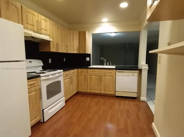 430 Commodore Dr 104, Plantation FL 33325