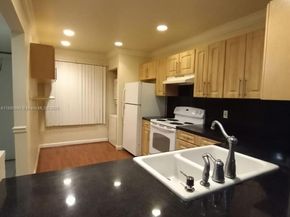430 Commodore Dr 104, Plantation FL 33325