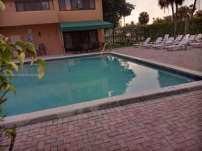 430 Commodore Dr 104, Plantation FL 33325