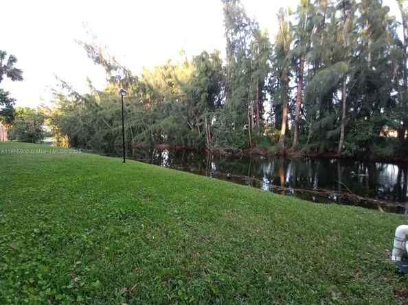 430 Commodore Dr 104, Plantation FL 33325