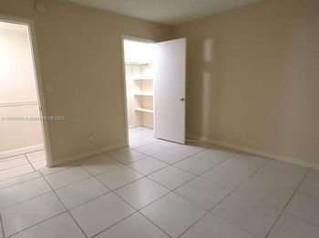 430 Commodore Dr