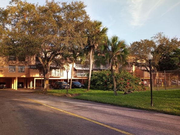 430 Commodore Dr 104, Plantation FL 33325