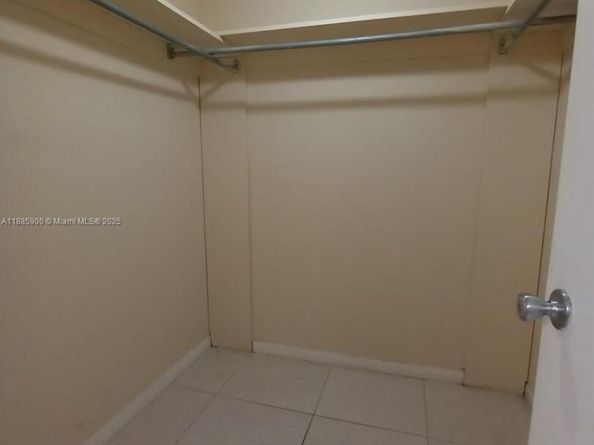 430 Commodore Dr 104, Plantation FL 33325