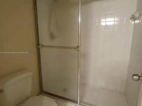 430 Commodore Dr 104, Plantation FL 33325
