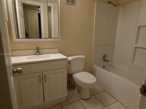 430 Commodore Dr 104, Plantation FL 33325