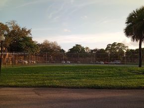 430 Commodore Dr 104, Plantation FL 33325