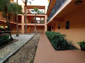 430 Commodore Dr 104, Plantation FL 33325
