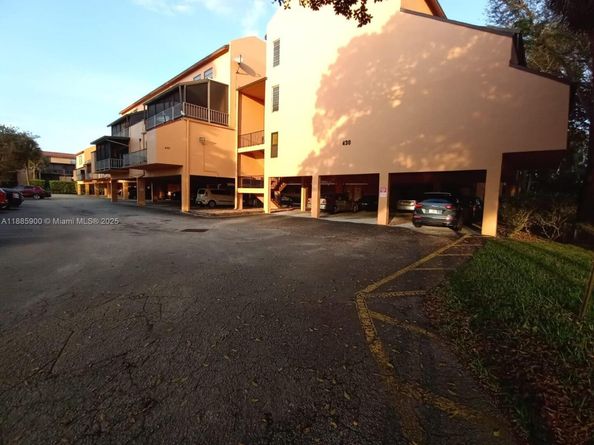 430 Commodore Dr 104, Plantation FL 33325