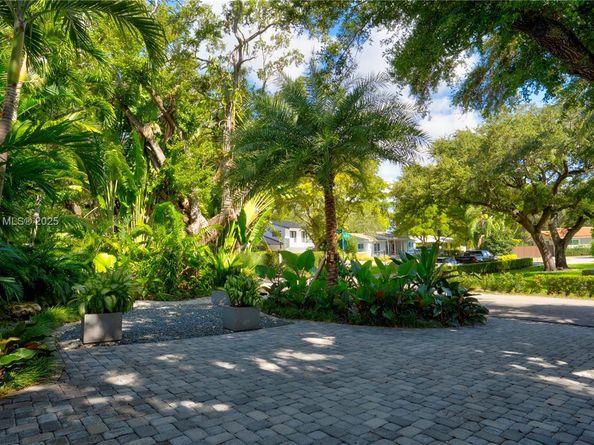 1090 NE 92nd St, Miami Shores FL 33138