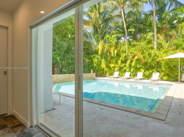 1090 NE 92nd St, Miami Shores FL 33138