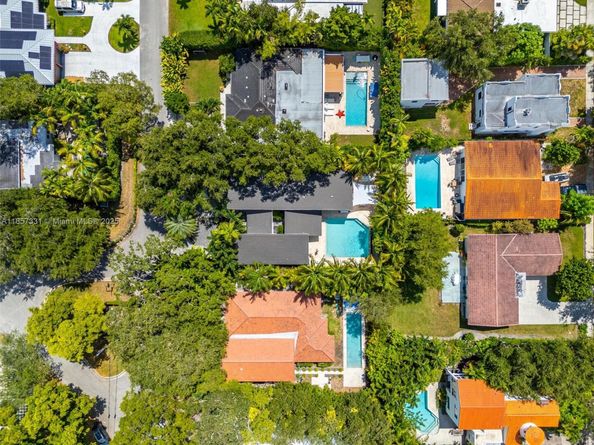 1090 NE 92nd St, Miami Shores FL 33138