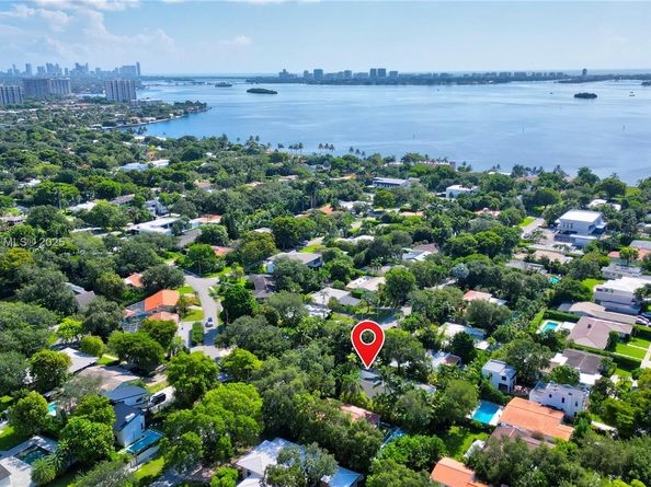 1090 NE 92nd St, Miami Shores FL 33138