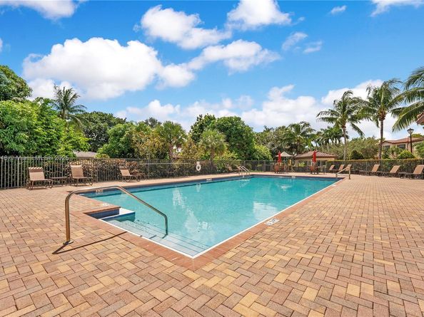 5904 NW 46th Ln, Tamarac FL 33319