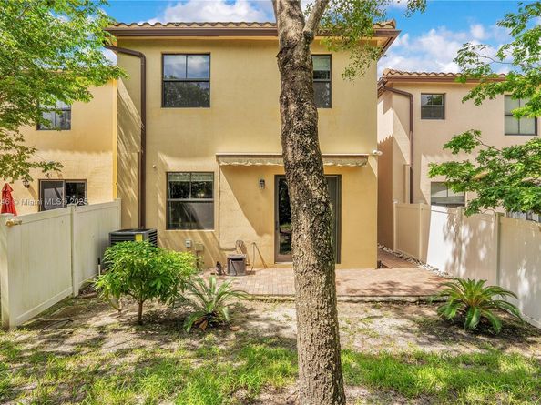 5904 NW 46th Ln, Tamarac FL 33319