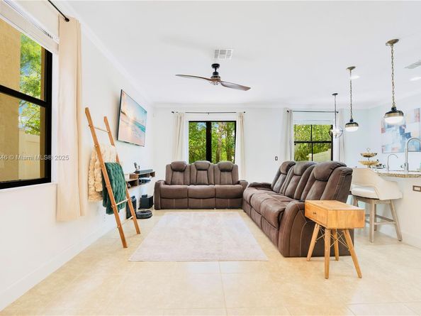 5904 NW 46th Ln, Tamarac FL 33319