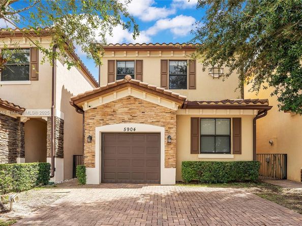 5904 NW 46th Ln, Tamarac FL 33319