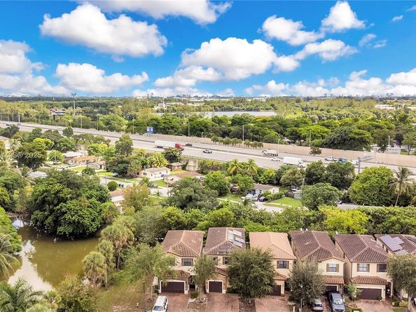 5904 NW 46th Ln, Tamarac FL 33319