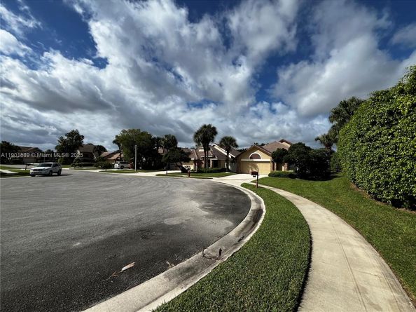 8079 Popash Ct, Boynton Beach FL 33472
