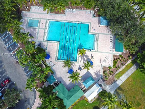 2613 Oakbrook Dr, Weston FL 33332