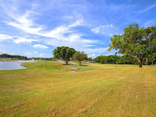 2613 Oakbrook Dr, Weston FL 33332
