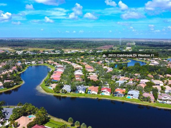 2613 Oakbrook Dr, Weston FL 33332