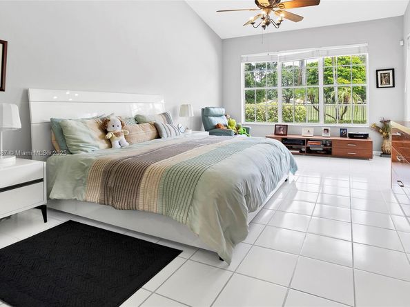 2613 Oakbrook Dr, Weston FL 33332