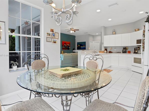 2613 Oakbrook Dr, Weston FL 33332