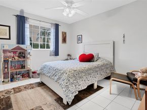 2613 Oakbrook Dr, Weston FL 33332