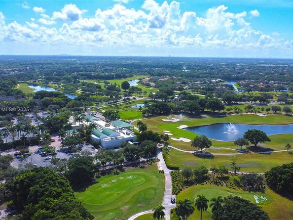 2613 Oakbrook Dr, Weston FL 33332