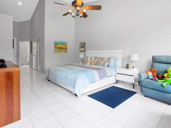 2613 Oakbrook Dr, Weston FL 33332