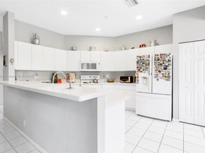 2613 Oakbrook Dr, Weston FL 33332
