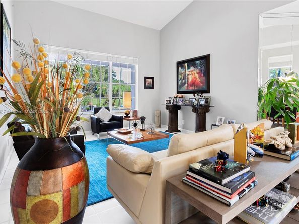 2613 Oakbrook Dr, Weston FL 33332