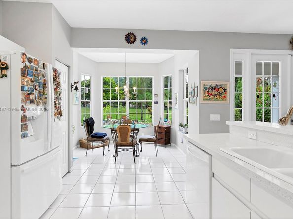 2613 Oakbrook Dr, Weston FL 33332