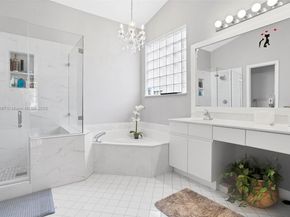 2613 Oakbrook Dr, Weston FL 33332