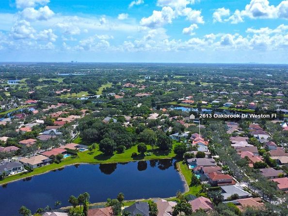 2613 Oakbrook Dr, Weston FL 33332