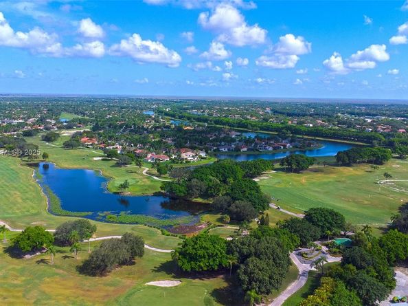2613 Oakbrook Dr, Weston FL 33332