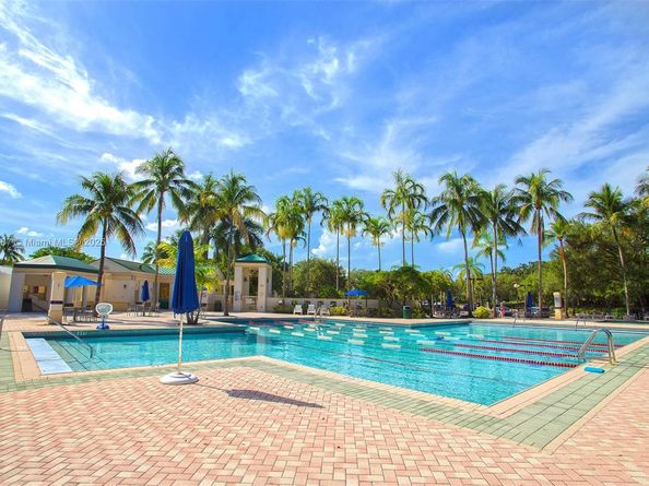 2613 Oakbrook Dr, Weston FL 33332