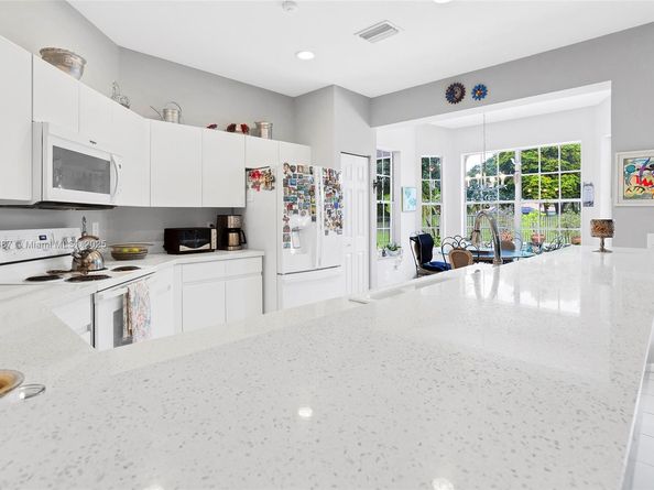 2613 Oakbrook Dr, Weston FL 33332