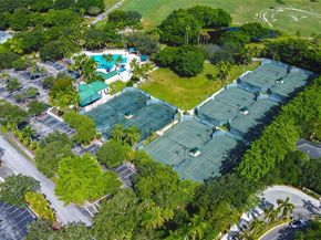 2613 Oakbrook Dr, Weston FL 33332