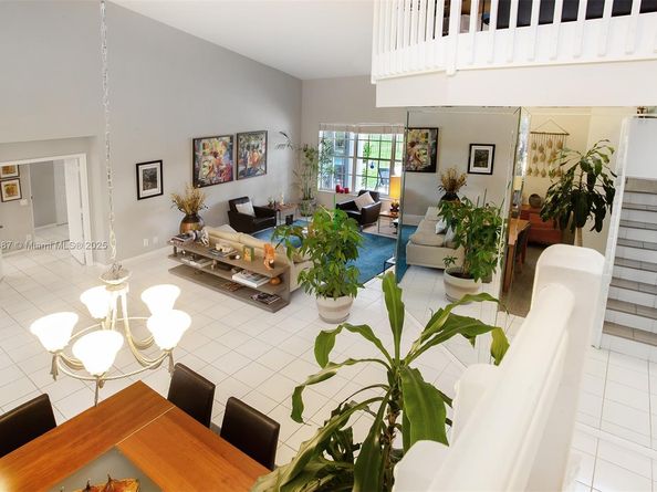 2613 Oakbrook Dr, Weston FL 33332